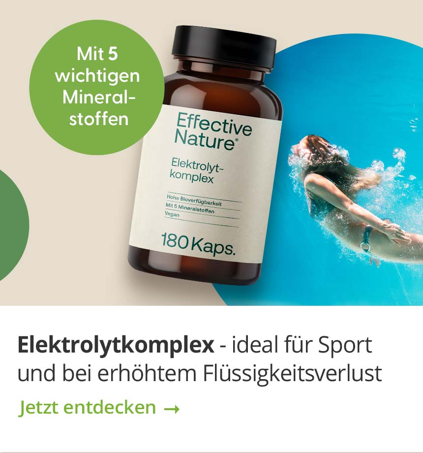 Eine Flasche Elektrolytkonmplex von Effective Nature mit fünf wichtigen Mineralstoffen, perfekt für Sportler, mit einer schwimmenden Person im Hintergrund.