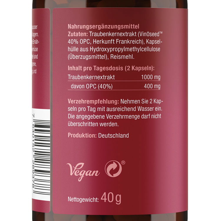 Nahaufnahme einer Flasche mit Vitamin D3 Nahrungsergänzungsmittel, enthaltene Nährstoffinformationen auf dem Etikett sichtbar.