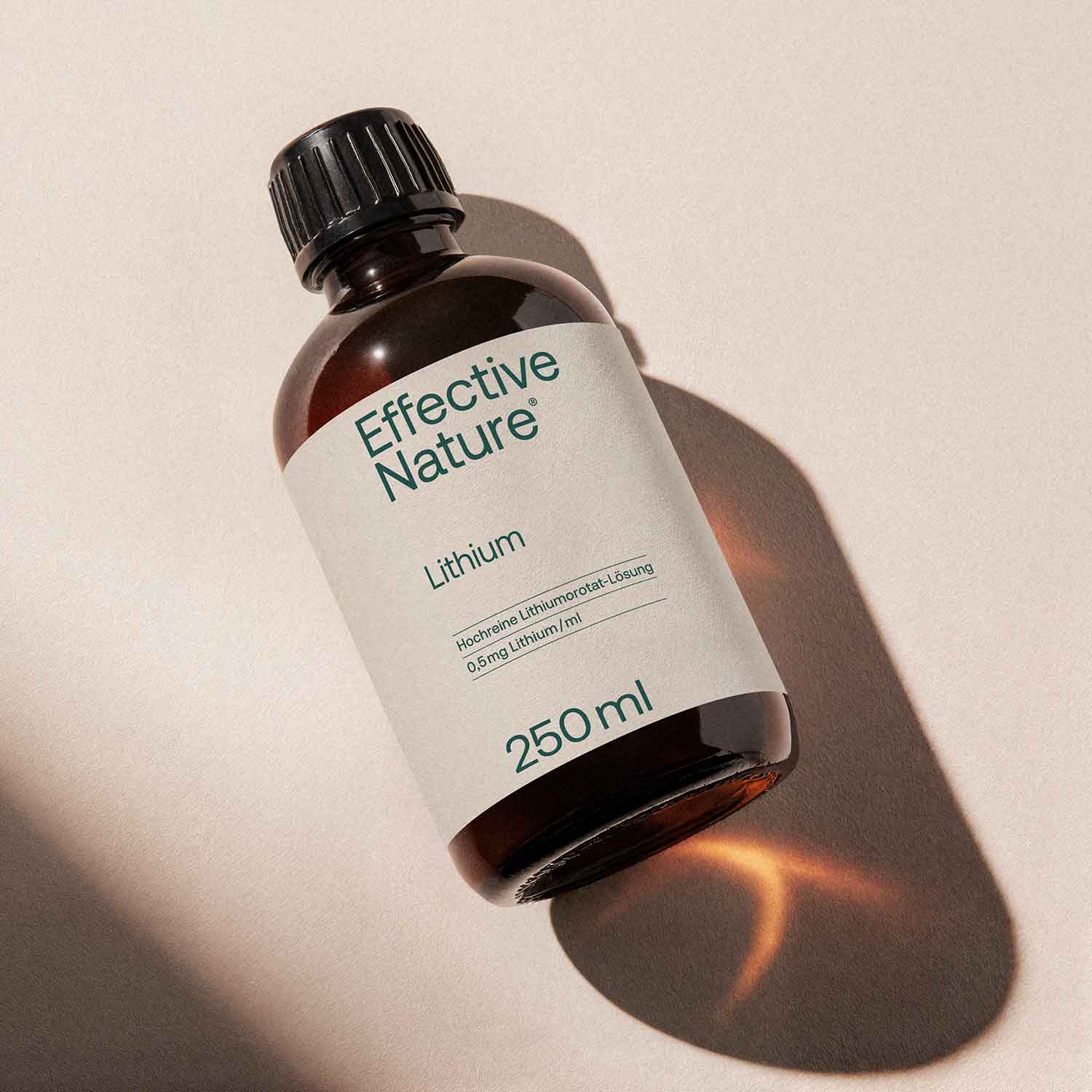 Flasche mit 250 ml hochreiner Lithiummonohydrat-Lösung von Effective Nature