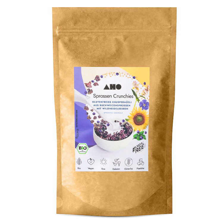 AHO Sprossen Crunchies - Glutenfreies Knuspermüsli mit wilden Heidelbeeren Verpackung von AHO Sprossen Crunchies, einem glutenfreien Knuspermüsli mit Buchweizensprossen und wilden Heidelbeeren. Vegan, bio und plastikfrei.