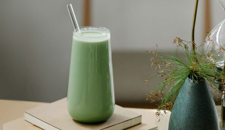 Spirulina Pulver Header mit Produkt